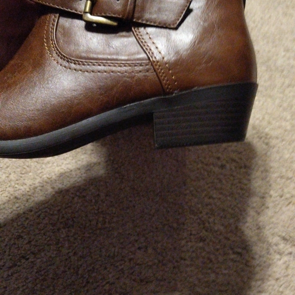 SOLD*** SM New York Brown NWOT boot size 9.5 wide - Picture 8 of 8